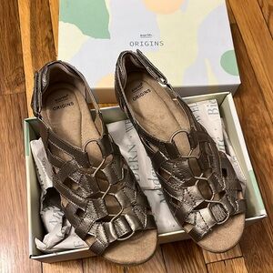 Earth Originals women’s sandals size 8